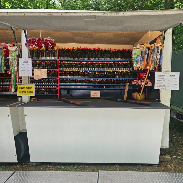 Schießbuden Verleih und Betrieb von ME Effekte Ellwangen, Ostalbkreis. 
Für Firmenfeier, Vereinsfest, Großevent oder privat